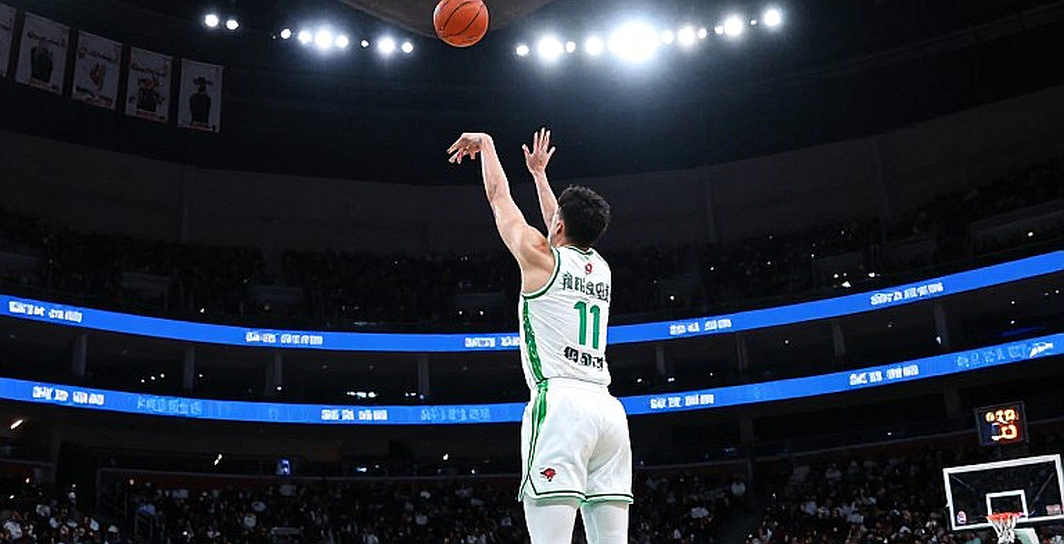 Beşiktaş 108-74 Fuenlabrada: Năng lượng Wenyen Gabriel và bài toán thực sự của EuroLeague