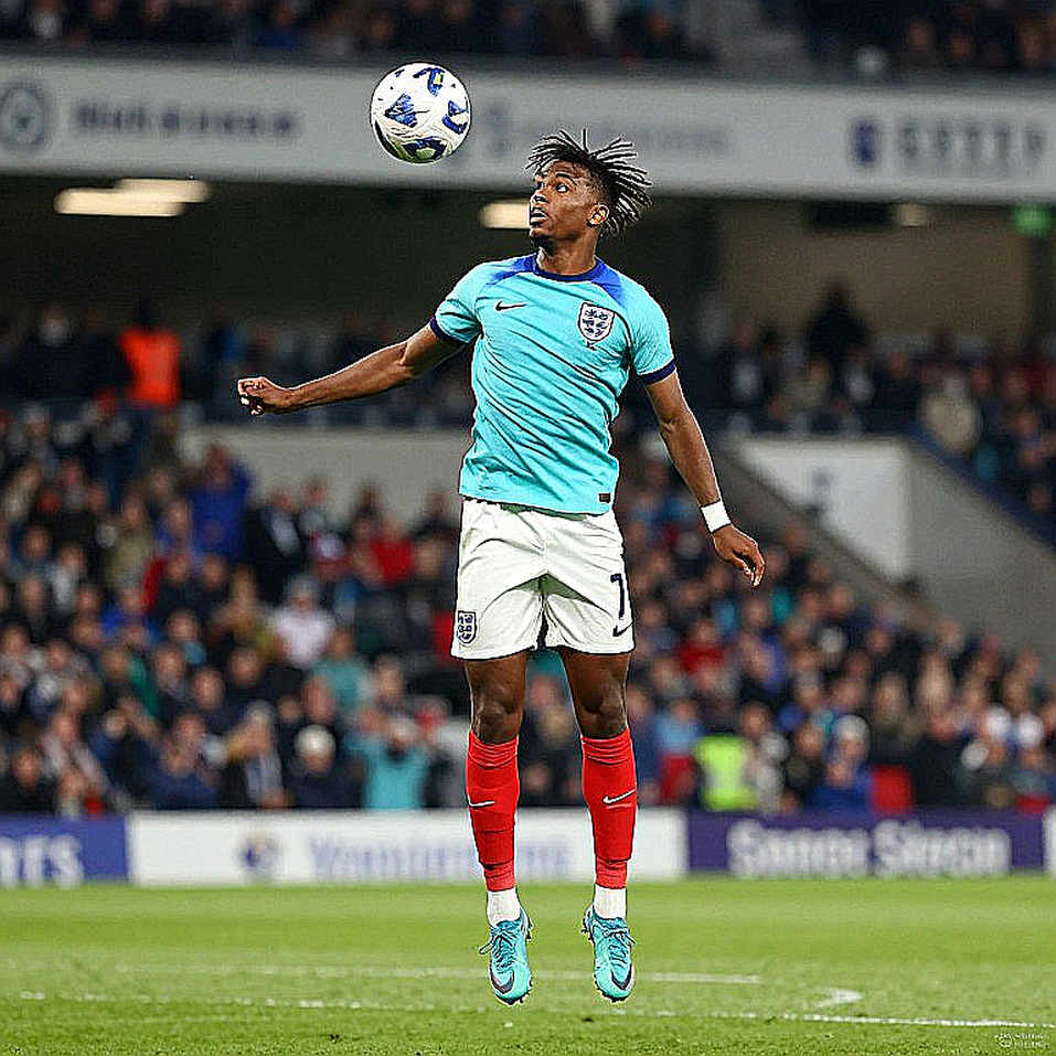 Carrick and 70 Minutes a Man Up at Old Trafford: When the Manchester Derby Measured Squad Depth Instead of Starting Quality Carrick and 70 Minutes a Man Up at Old Trafford: When the Manchester Derby Measured Squad Depth Instead of Starting Quality