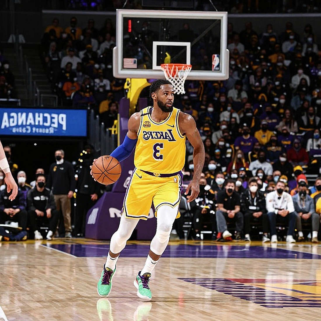 Kanter kiện Chicago Sky: Khi chiếc áo phản đối trở thành quả bom pháp lý giữa lằn ranh văn hóa